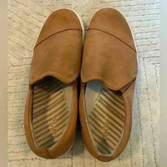 Men’s TAOS leather slip ons size 11 - Picture 1 of 7